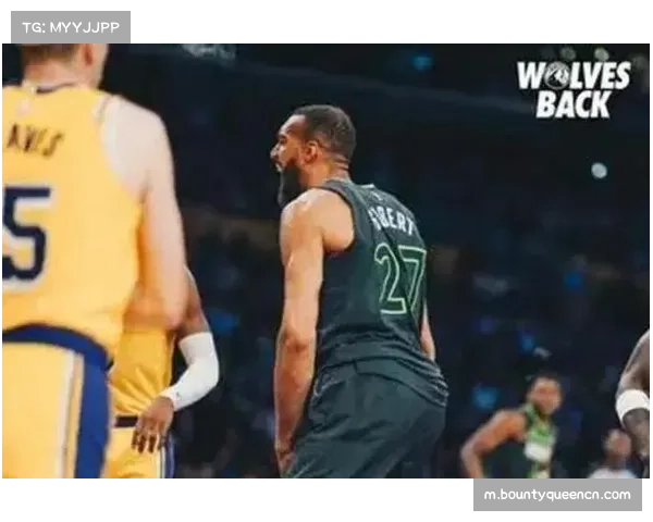 詹姆斯盛赞里夫斯砍下50分 称其表现强硬堪称球队硬核